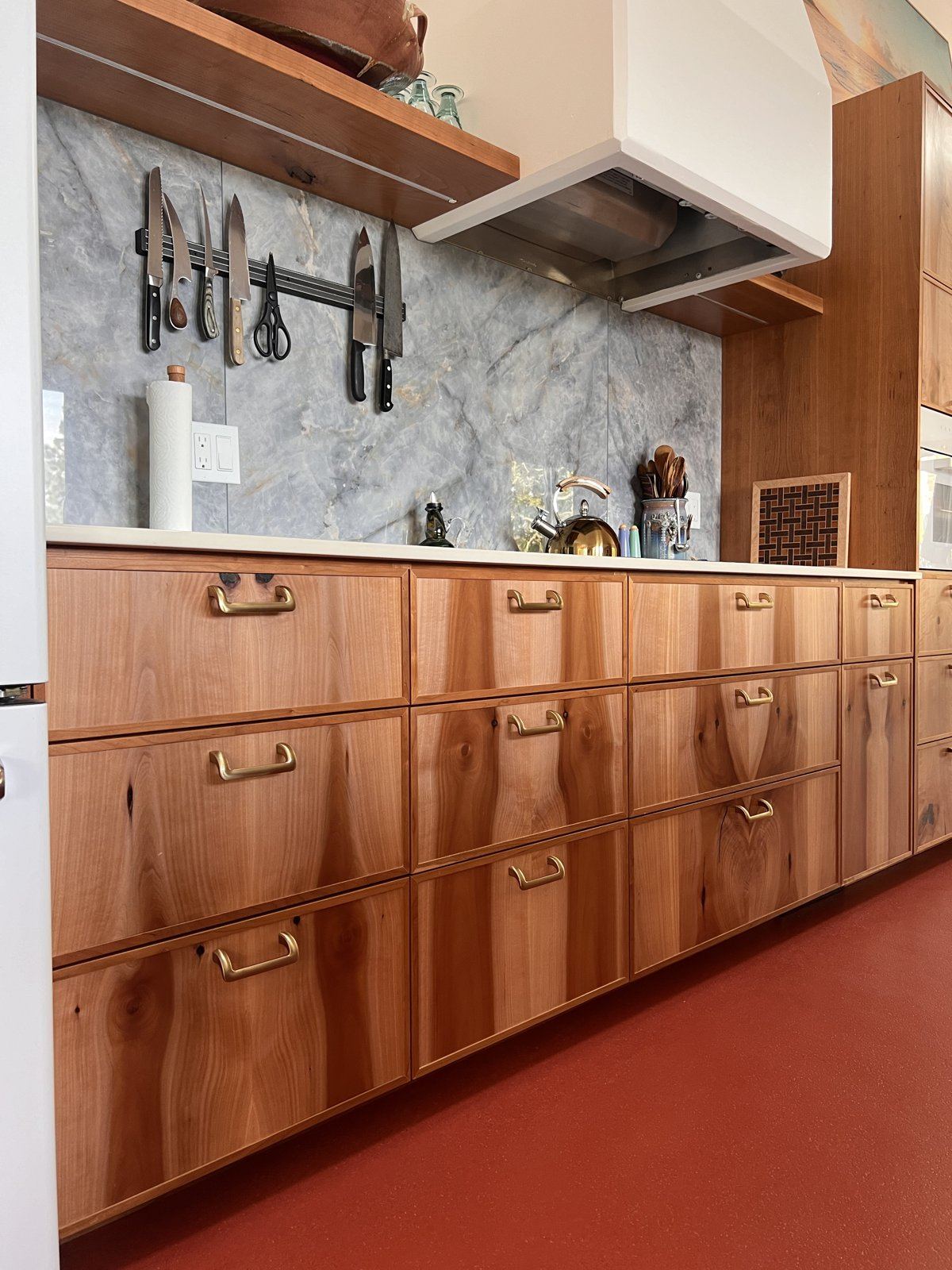 Book-matched kitchen