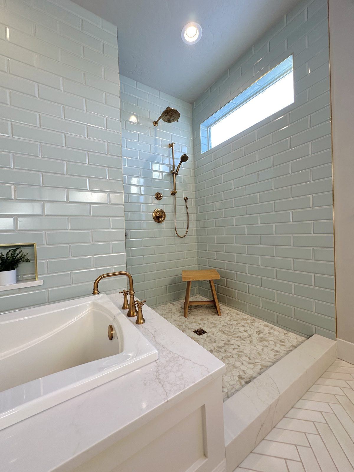 Green beveled-edge shower