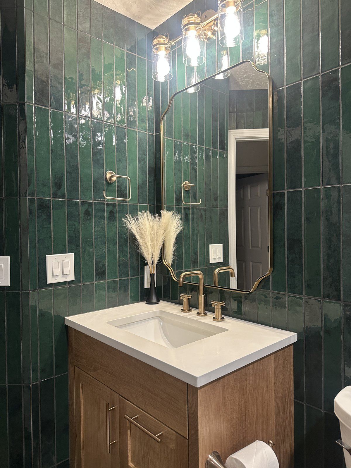 Green ceramic powder room